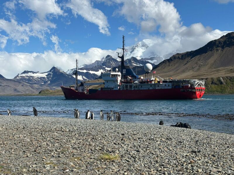 Image for the Tweet beginning: Good to be home in